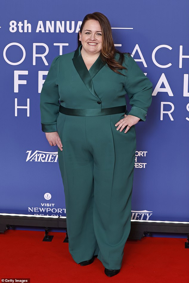 Zvijezda za bebe jessica Gunning izgledala je nevjerojatno u zelenom kombinezonu koji je sadržavao satenske relice