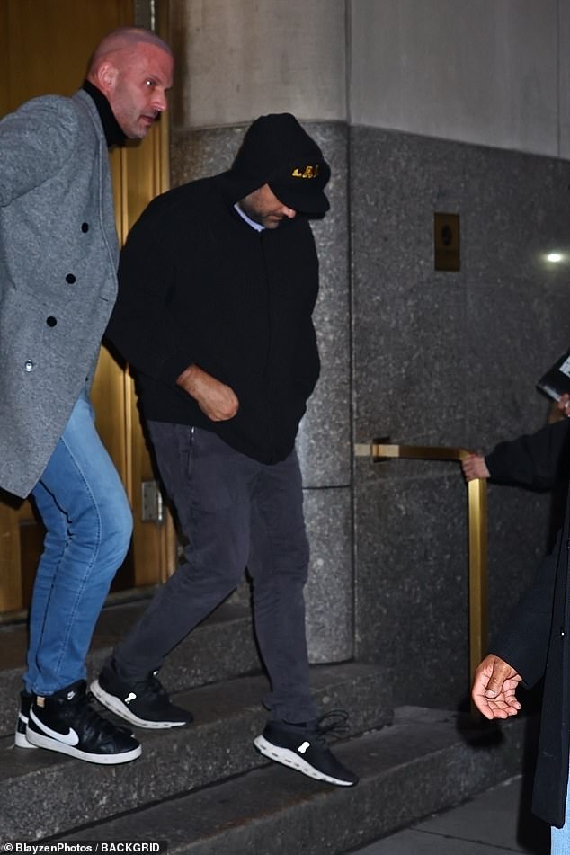 Gagi se pridružio njezin zaručnik Michael Polansky, koji je tijekom njihovog izlaska držao niski profil