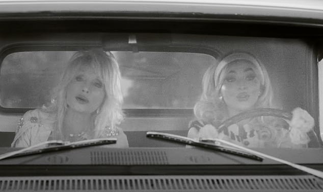 Video, snimljen u crno-bijeloj eri u vintage, prati glamurozni dvojac dok pokušavaju izbjeći policiju nakon što su oteli jedan od stolarskih bivših dečka, koji je vezan i bačen u stražnji dio svog kamiona