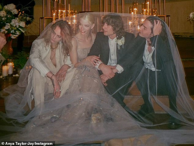 To dolazi ispred njihove treće godišnjice vjenčanja nakon što su potajno vezali čvor u travnju 2022