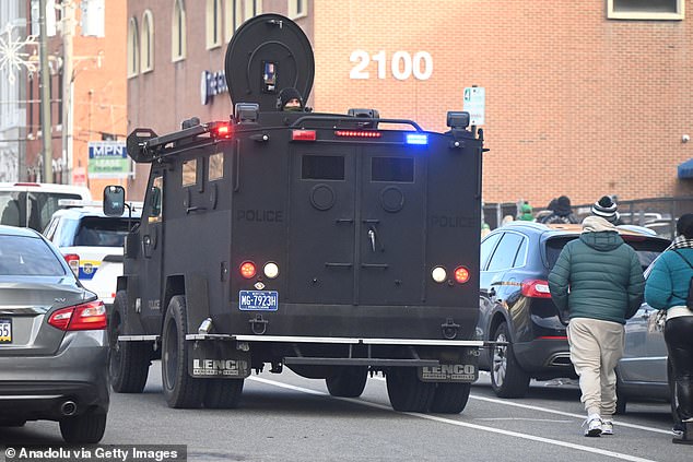 Ogromne gužve spakirale su ulice Philadelphije za paradu kako bi u nedjelju proslavili pobjedu klizišta Eaglesa nad gradskim šefovima Kansasa u nedjelju