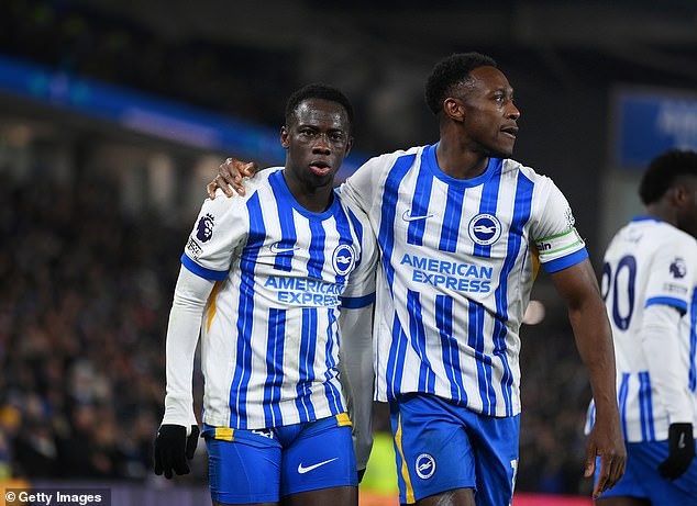 Yankuba Minteh (lijevo) mučio je obranu Chelseaja i postigao narukvicu u uvjerljivoj pobjedi