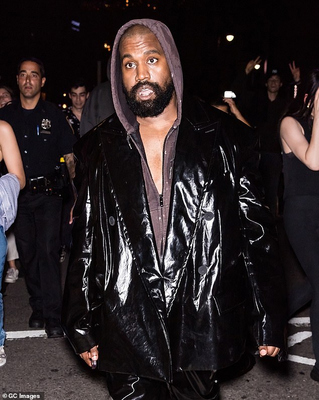 Kanye, koja također ide pored vas, odbacila je njegova agencija za talente nakon njegovih antisemitskih gnoja; Na slici 2022