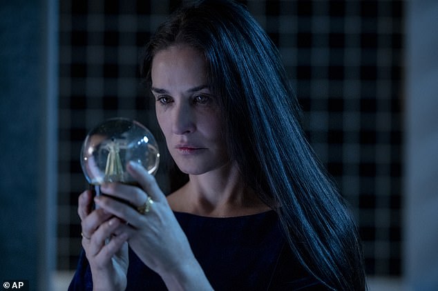 Demi Moore je vruć favorit za osvajanje najbolje glumice za njezin kritički priznati nastup u tvari