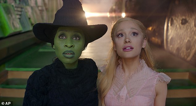 Obožavatelji se nadaju da bi Ariana Grande mogla biti nagrađena sporednom glumicom za svoj nastup u Wicked -u, iako je Zoe Saldana omiljena uoči ceremonije
