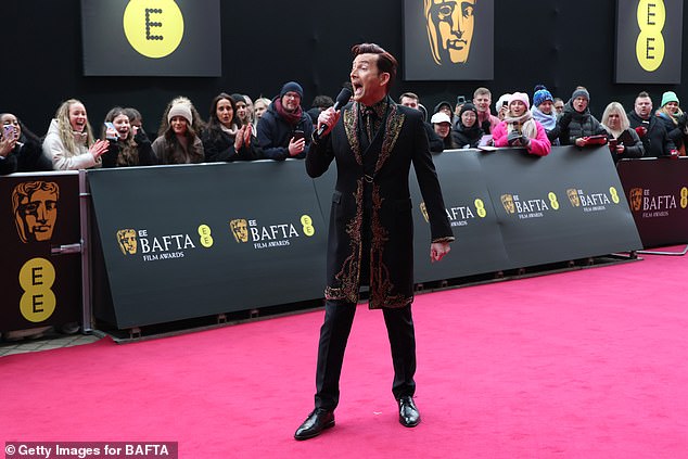 Pridružio se paru David Tennant, koji je drugu godinu zaredom djelovao kao domaćin za ceremoniju BAFTAS -a