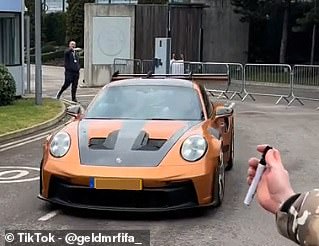 Zvijezda Man Cityja također je viđena kako vozi novi narančastu £ 200k Porsche 911 GT3 ranije ovog tjedna