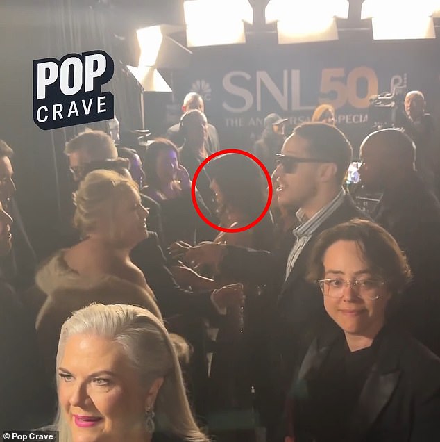 Bivši par viđen je kako izbjegavaju kontakt jedni s drugima na događaju dok su se družili s velikim brojem zvijezda koje su prisustvovale