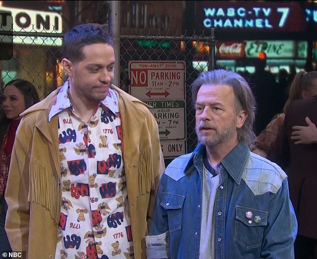 Izvor je dodao: 'Sve je to bilo slavlje i većinom je Kim htjela biti viđena sa svima, gdje je Pete prilično držao za sebe'