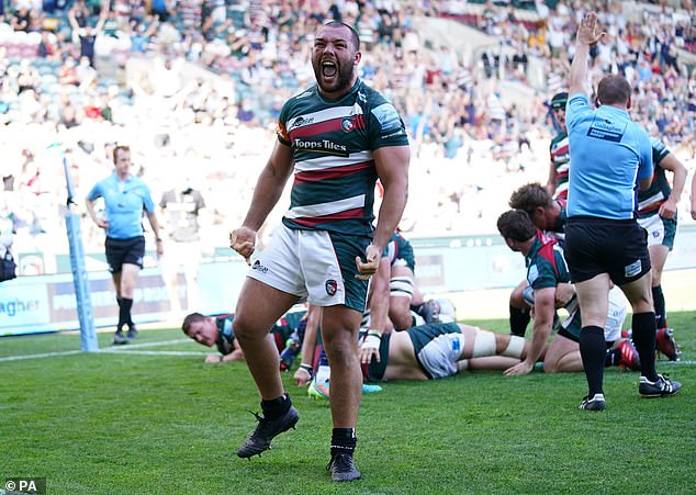 Genge urla s oduševljenjem nakon što je Leicester pokušao tijekom svoje čarolije ispunjene uspjehom na Welford Roadu