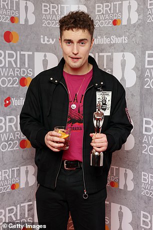 Sam Fender prikazan na Brit Awards 2022