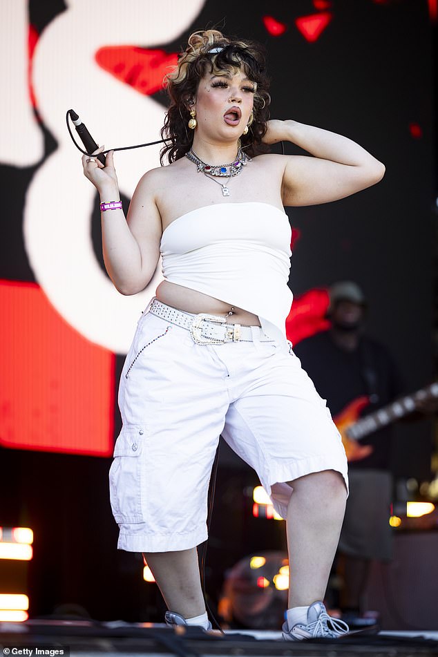 Karijera 24-godišnjeg pjevača nedavno je skočila zahvaljujući svom virusnom hit Messy, koji je na vrhu ljestvice i preuzeo Tiktok