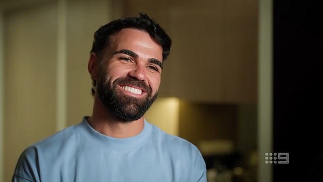 Obraćajući se incidentu, Adrian je rekao Daily Mail Australia da je priča bilo puno više nego samo komercijalni snub. 