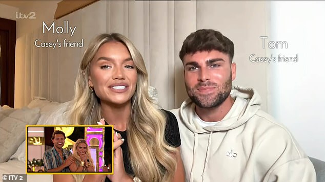 Prošlogodišnji pobjednici i najbolji prijatelji Caseyja Molly Smith i Tom Clare pridružili su se videopozivom kako bi poslali svoje najbolje želje prije rezultata