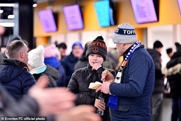 Toffees su pozdravili 10.000 pristaša kako bi doživjeli značajke novog doma svog tima