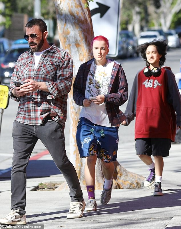 Fin je prethodno ljuljao šareni buzzcut; Na slici prošle godine s djetetom Emme Bena i Jennifer Lopez