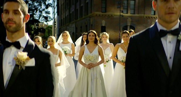 36-godišnji mladoženja sa sjedištem u Sydneyu imala je pad kad je shvatio da je jedini mladoženja izostavljena iz promotivnog snimanja. (Na slici Mafs reklame u pitanju)