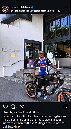 U postu na društvenim mrežama poslanim u Daily Mail Australia, Mam je prikazana pozira pored V3 Rogue -a iz Burleigh Company Oceanside Cycles, koju koristi kao svoje svakodnevno putovanje na trening Broncosa na Red Hillu