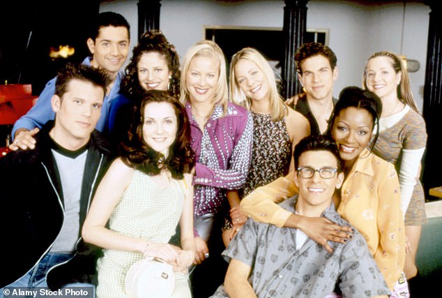 U knjizi Sweet Valley High: Povjerljivo 10 godina kasnije, Michaelov lik Winston kreće u novo poglavlje na fakultetu, usvajajući nadimak Winnie