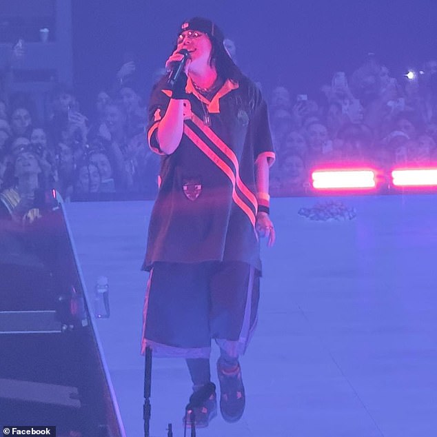 Nakon snimanja uživo kada je stranka završena, Billie je fanovima rekla da ima sinusitis - oteklina sinusa