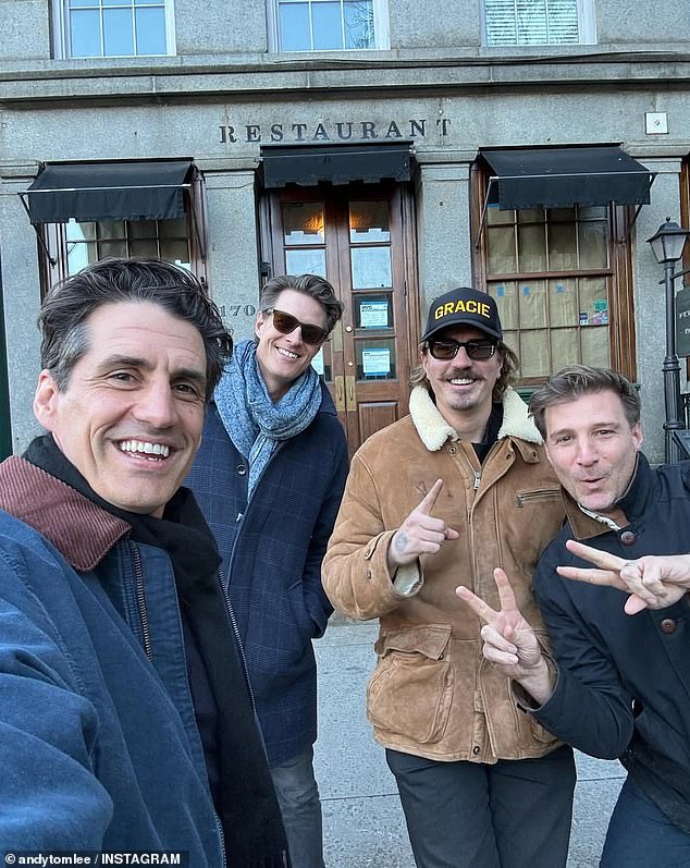 Andy Lee nedavno je objavio niz slika s restauratorom Eddyjem Buckinghamom i poznavateljima kafića Aussie Nicholas Stone i Andrew Stone uz najavu