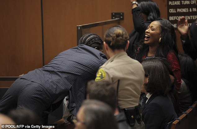 Stjenovita golubica u Rihannine ruke