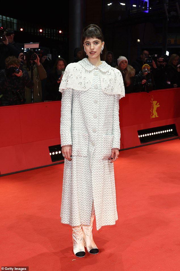 Dodala je centimetara svom okviru s par Chanel čizama od kapice, na kojima je bilo prekriveni klin