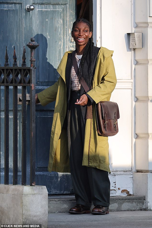 Također postavljajući zvijezdu u filmu je i ja mogu uništiti vas zvijezdu Michaela Coel, njezina prva velika uloga od kada je glumila u cijenjenoj seriji 2020. godine