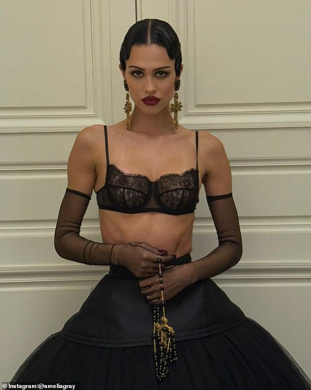 Bio je i portret novog 'It' modela dok je držala ogrlicu