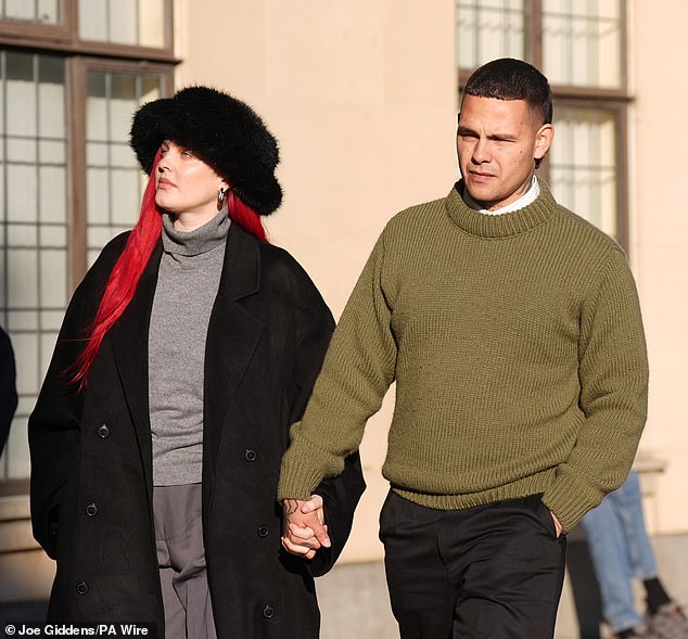 Kaže se da se Anne-Marie udala za Slowthai na tajnom vjenčanju u Las Vegasu tijekom pauze od njezine turneje 2022. godine, a oni zajedno očekuju svoje drugo dijete zajedno