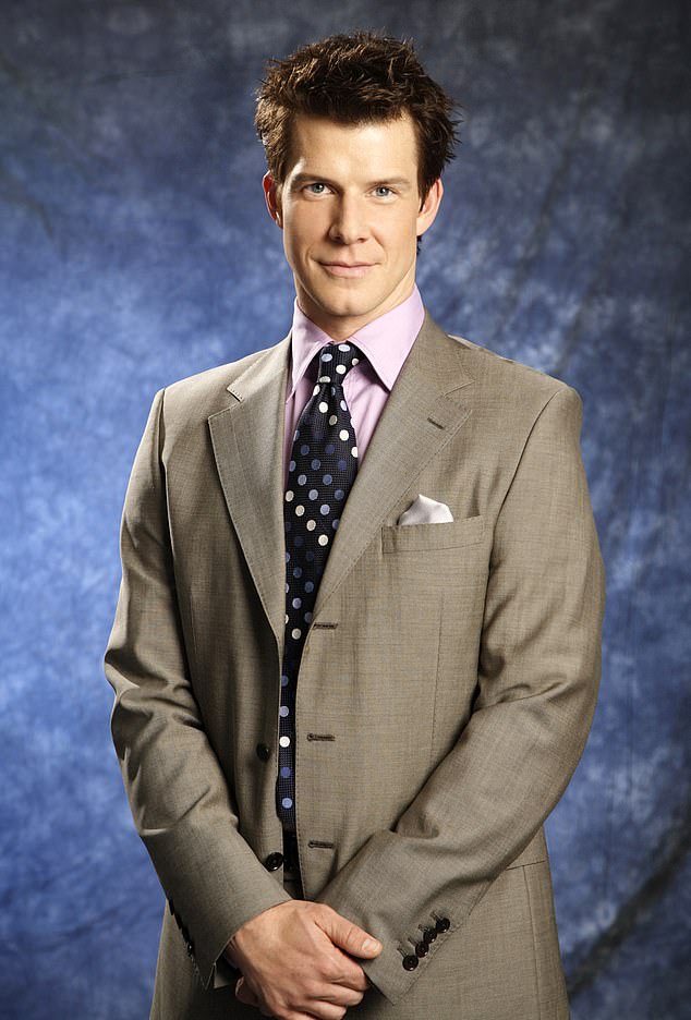 Mabius je najpoznatiji po ulozi modnog urednika Mode Daniel Meade na ružnoj Betty zajedno s America Ferrerom. Emisija je trajala od 2006-2010