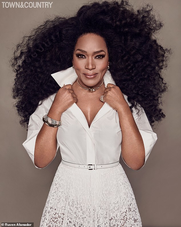 Bassett, rekla je da je mislila da je nagrada 'dodijeljena' zbog 'dobrog posla' koji je uložila tijekom karijere - što ju je vidjelo kako prihvaća priznanje kući, uključujući dvije nagrade Zlatni globus