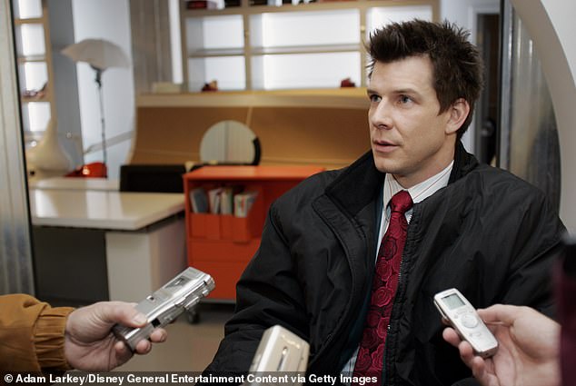 Sada, 15 godina nakon završetka, emisija je odbijena u središte pozornosti nakon što je otkriveno da je Eric Mabius (viđen 2007.) uhićen zbog baterije i odupirao se časniku