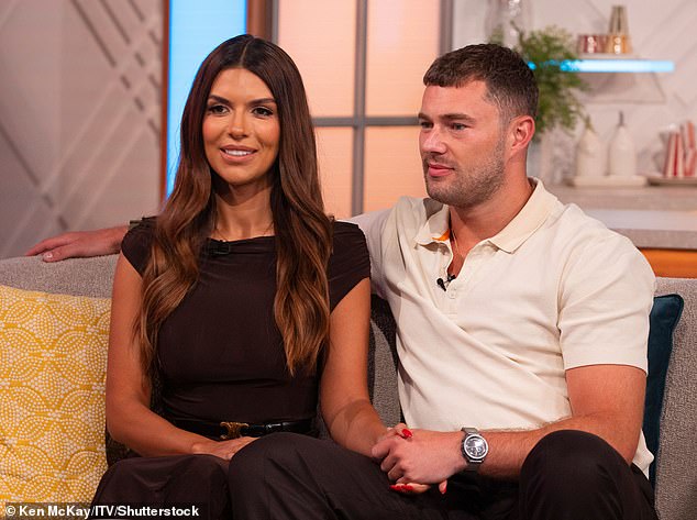 Curtis i Ekin -Su iz Love Islanda pokušavaju obraniti odnos prema Lorraine - ali to ozbiljno uzvrati jer gledatelji tvrde da 