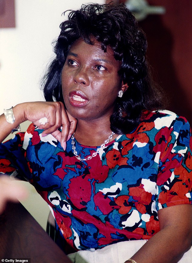 Wallace je prikazan 1997. godine na filmu Chicago snimanje snimka o tributeu svom sinu, nedostajat ću ti, napravljen ubrzo nakon njegovog ubojstva u pucanju u vožnji, a koje ostaje neriješeno