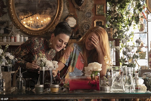 Nakon navodne interakcije, Jenny je podnijela žalbu Sony - distributer za to završava s nama; viđen s živahnim u njemu završava s nama