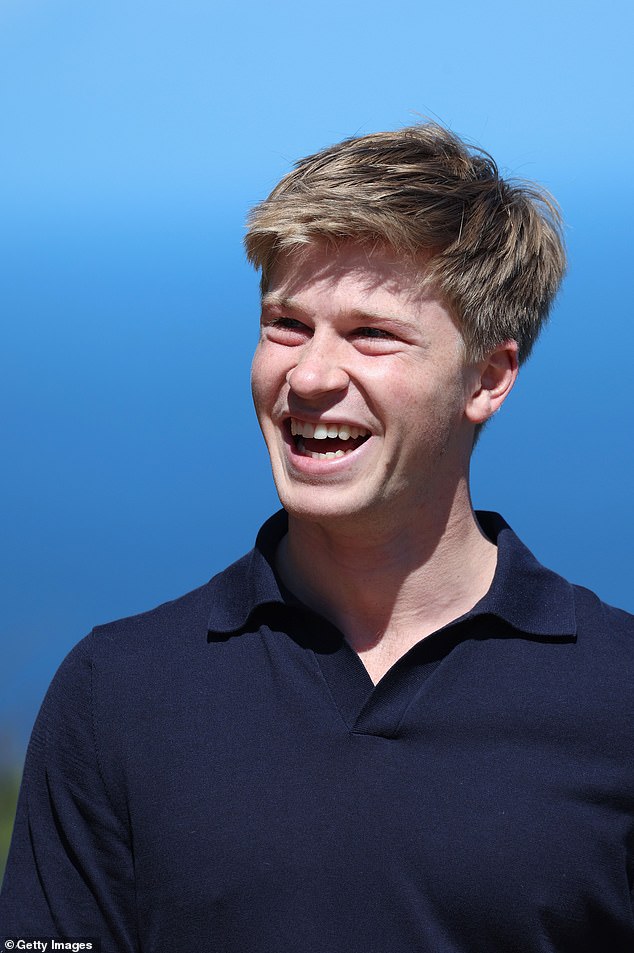 Robert, koji je bio samo dva u vrijeme Steveovog šoka, također je odao počast njegovom pokojnom ocu