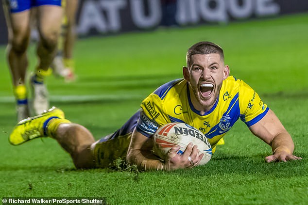 Vlasnik sezonskih ulaznica priznao je da radije vidi da Warrington pobjeđuje u Super ligi od Manchester Uniteda u Premier ligi