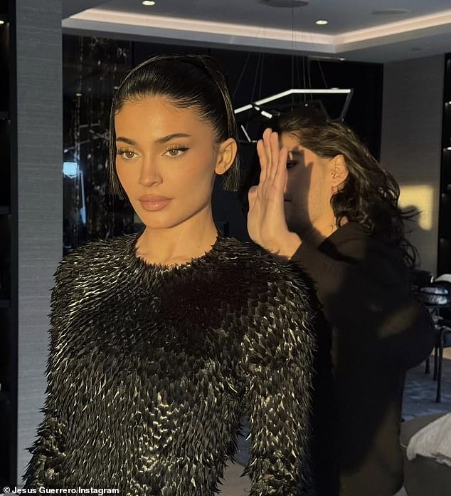 Isus je imao slavnu klijentu i redovito se pojavio u postovima na društvenim mrežama koje su podijelili njegovi prijatelji s A-liste (na slici s Kylie u siječnju 2025.)