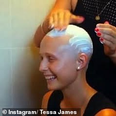 'Takav ratnik !!!! Volio te kod kuće i daleko i još uvijek te volim ', napisao je drugi. 