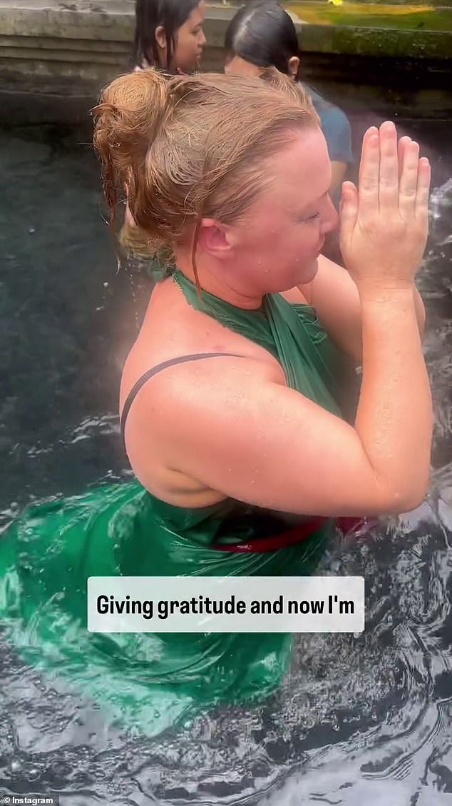 Katie je posljednja dva mjeseca 'izlječila' u Canguuu na Baliju i putuje s malom putničkom tvrtkom koja se zove Bali s mještanima