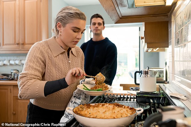 Florenceova epizoda No Take Like Home prva je u novoj seriji koja vidi Antonija kako odvodi goste na putu ukusnih jela dok otkrivaju priče o predacima