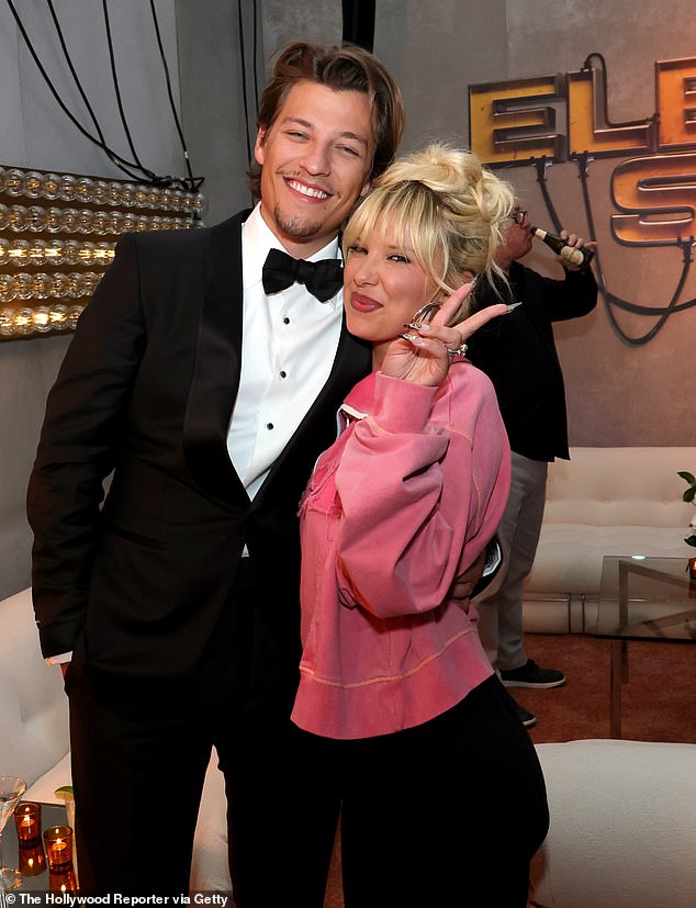 Izgledala je mnogo starije u ponedjeljak, kada je sa suprugom Jakeom Bongiovijem na zabavi za svjetsku premijeru Netflix's The Electric State At Citizen News u Los Angelesu