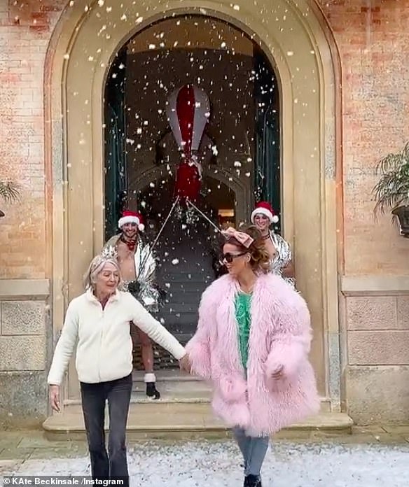 Kate se napisala u natpisu: 'Nisam se htio vratiti na Instagram, ali svatko tko ima rezervnu molitvu ili magiju ili čudo ili sunčeve zrake, pošaljite je mojoj mami'