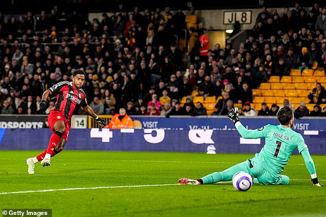 Cottagers su započeli savršen početak kada je Ryan Sessegnon u prvoj minuti prošao pored Josea Saa