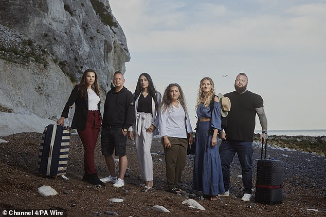 Natjecatelji u kanalu 4 vraćaju se tamo gdje ste došli s lijeva na desno: Chloe, Dave, Bushra, Jess, Mathilda i Nathan. Serija je pokazala šest Britanaca kako istražuju ratno razorene zemlje na Bliskom Istoku i Africi kako bi saznali o tome što migrante dovodi do naših obala