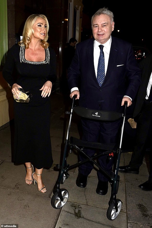 Nakon operacije na leđima 2022. godine za klizani disk, nije uspio hodati bez pomoći i često se oslanja na invalidska kolica