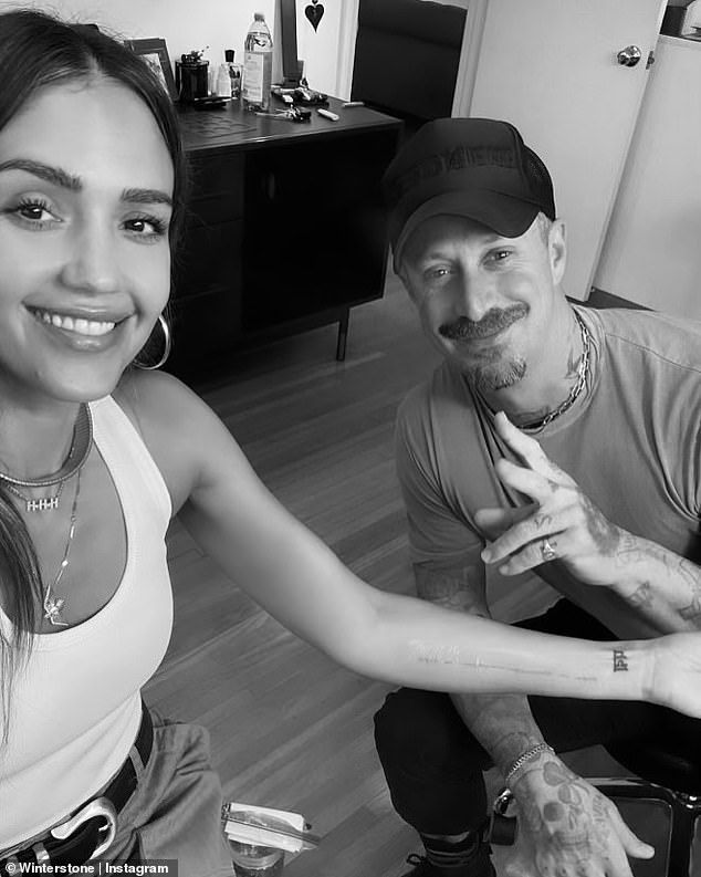 Novu umjetnost je napravio umjetnik tetovaža zimski kamen