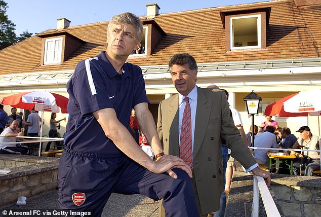 Godinama-dok su se ostali veliki klubovi svladali širom svijeta, progonili predsezonski dolar-Wenger i njegovi igrači Arsenala bili bi na travi u Austrijskim planinama