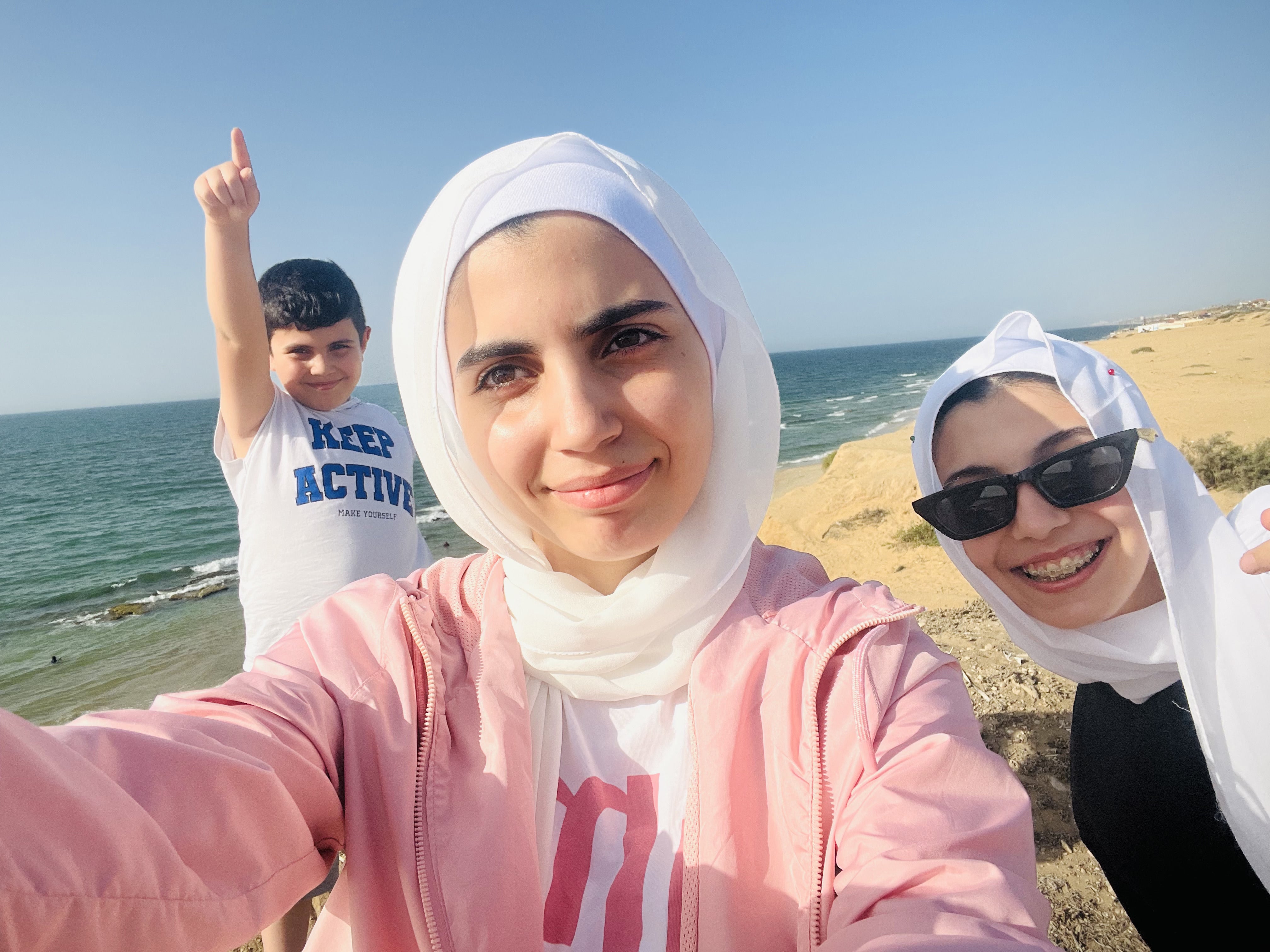 Ayham, Hala i Nada na obiteljskom izletu na plažu prije izbijanja rata
